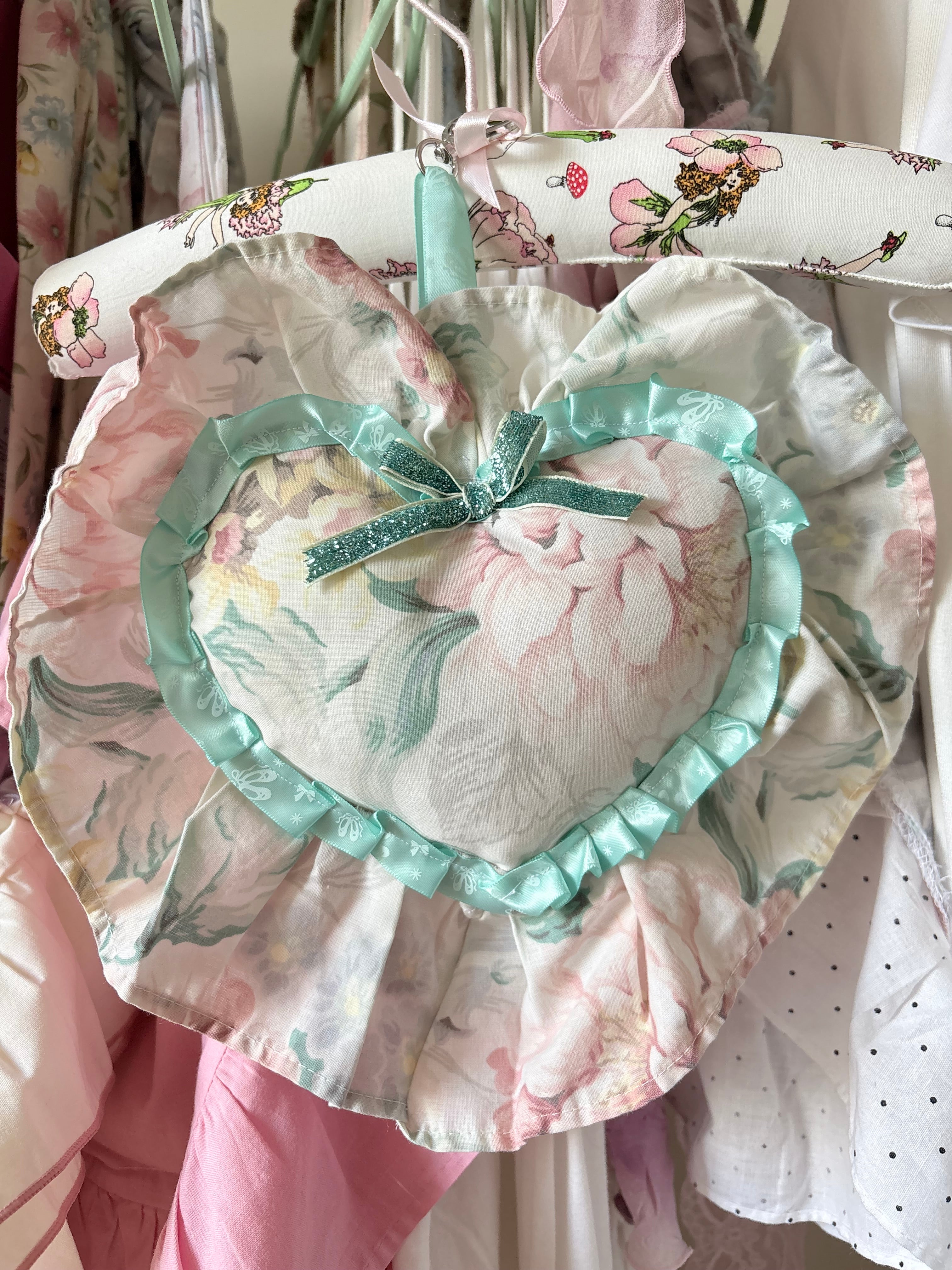 80’s ruffled heart cushion keyring