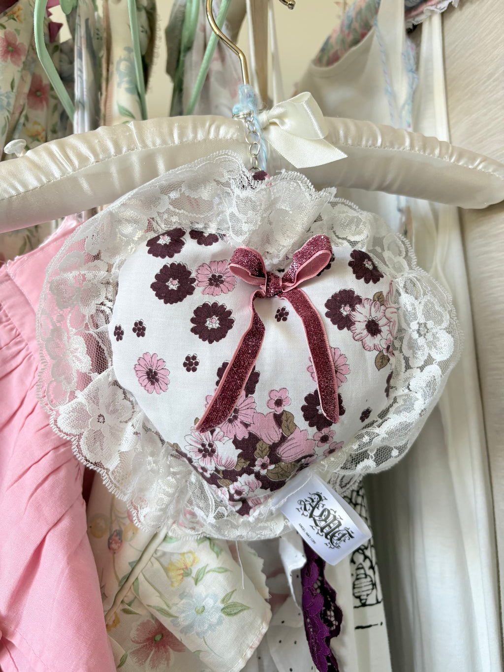Floral lace heart shaped keyring