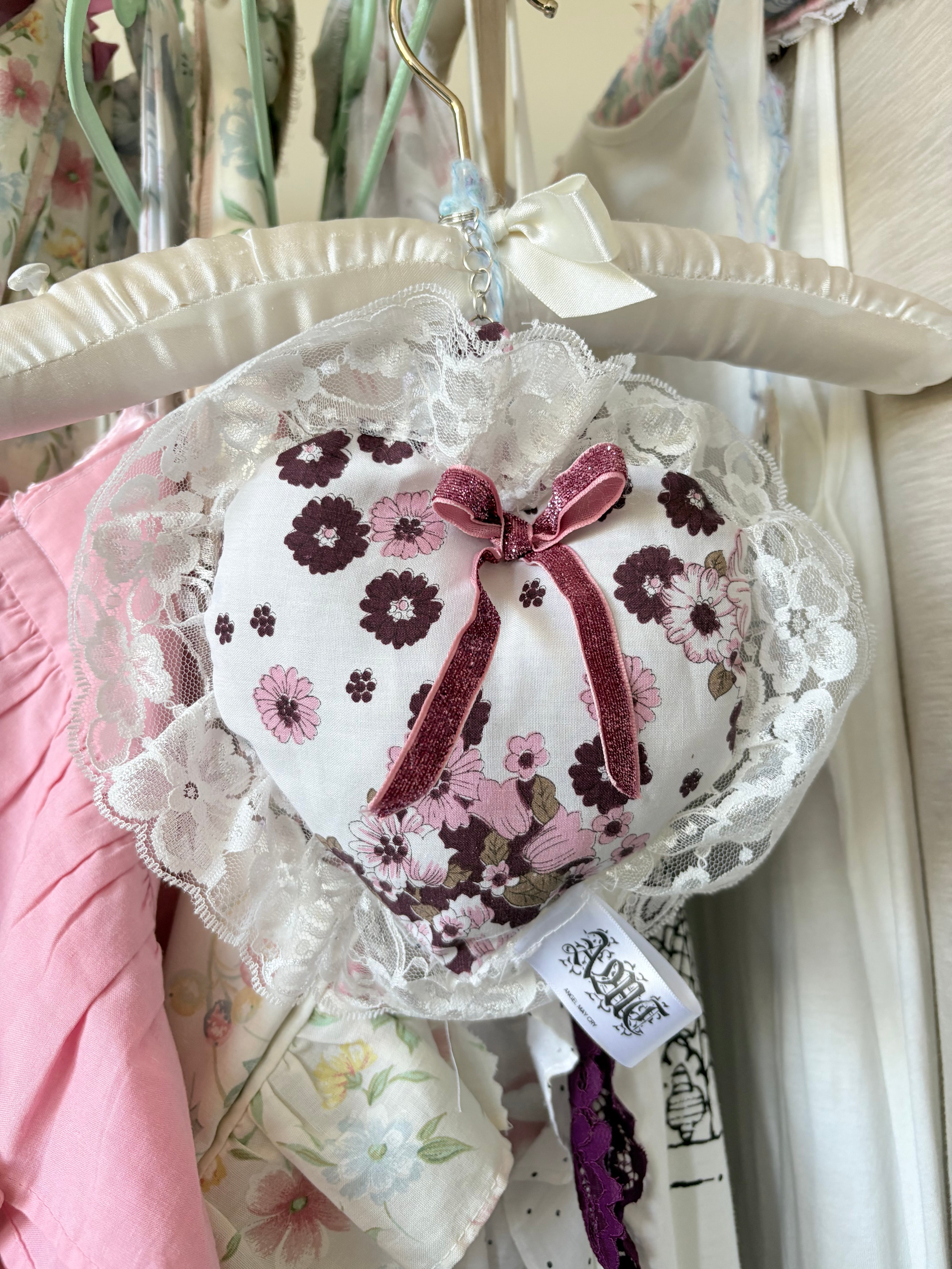 Floral lace heart shaped keyring