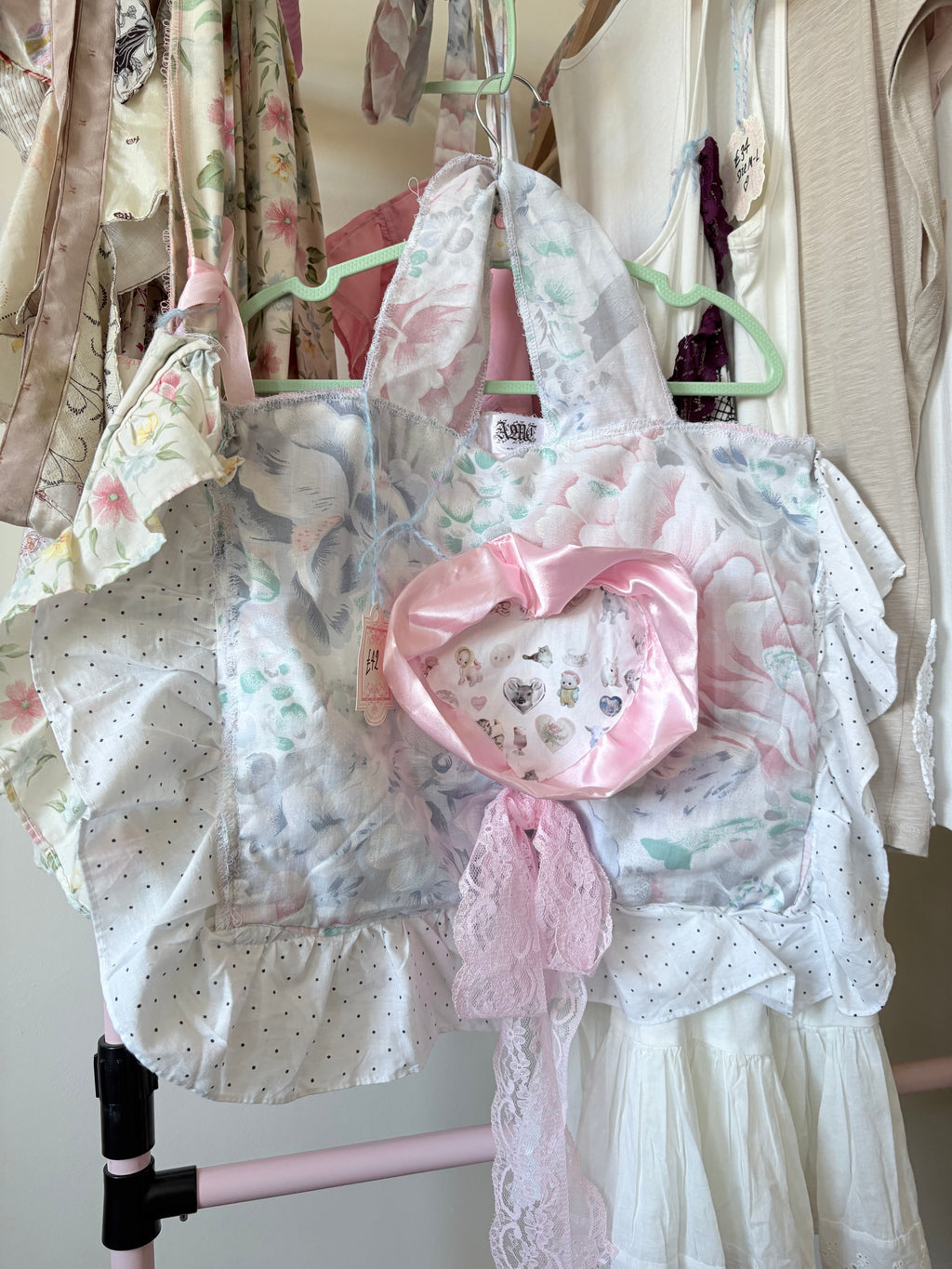 Vintage pastel pillow bag with trinket motif