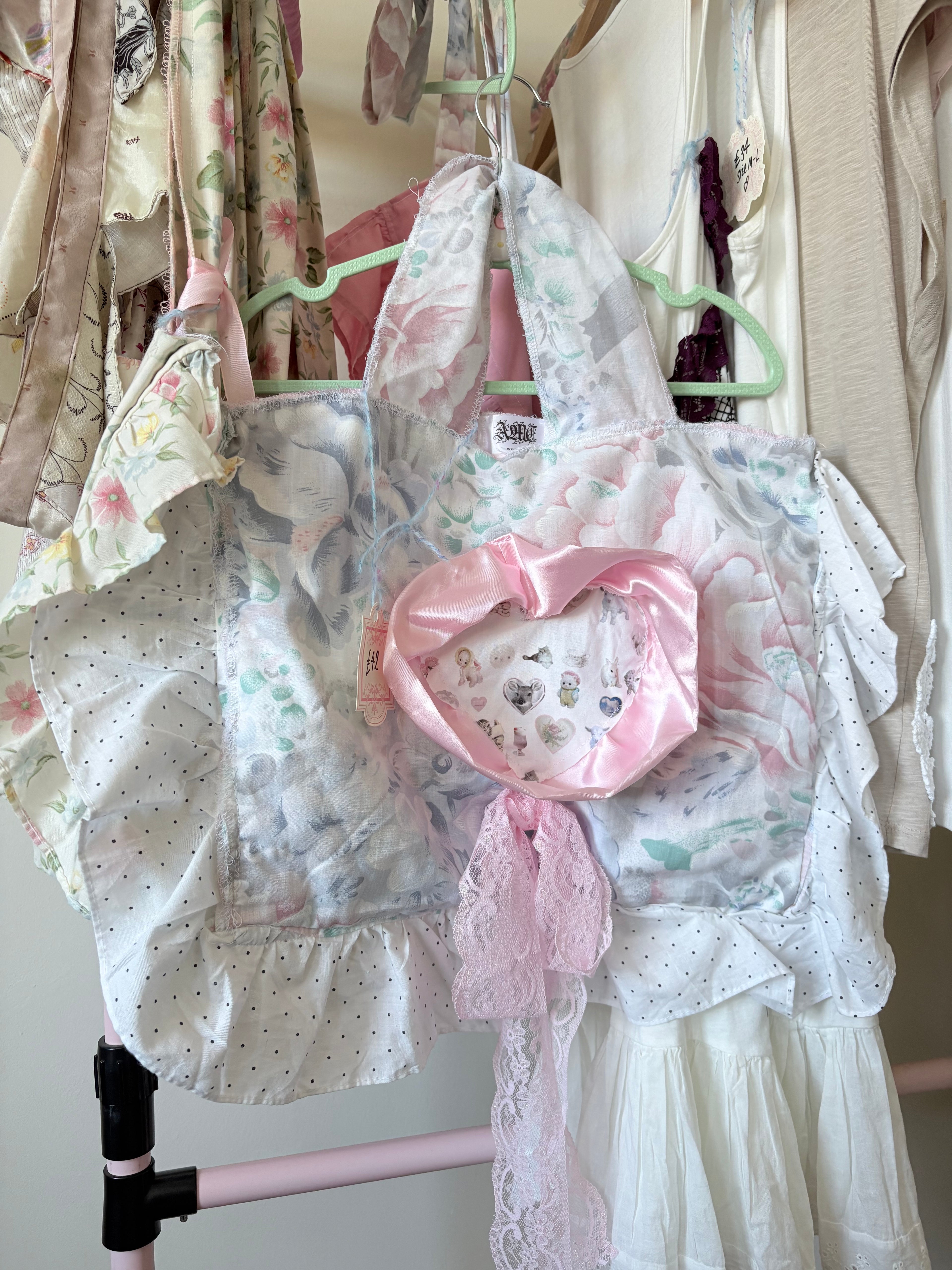 Vintage pastel pillow bag with trinket motif