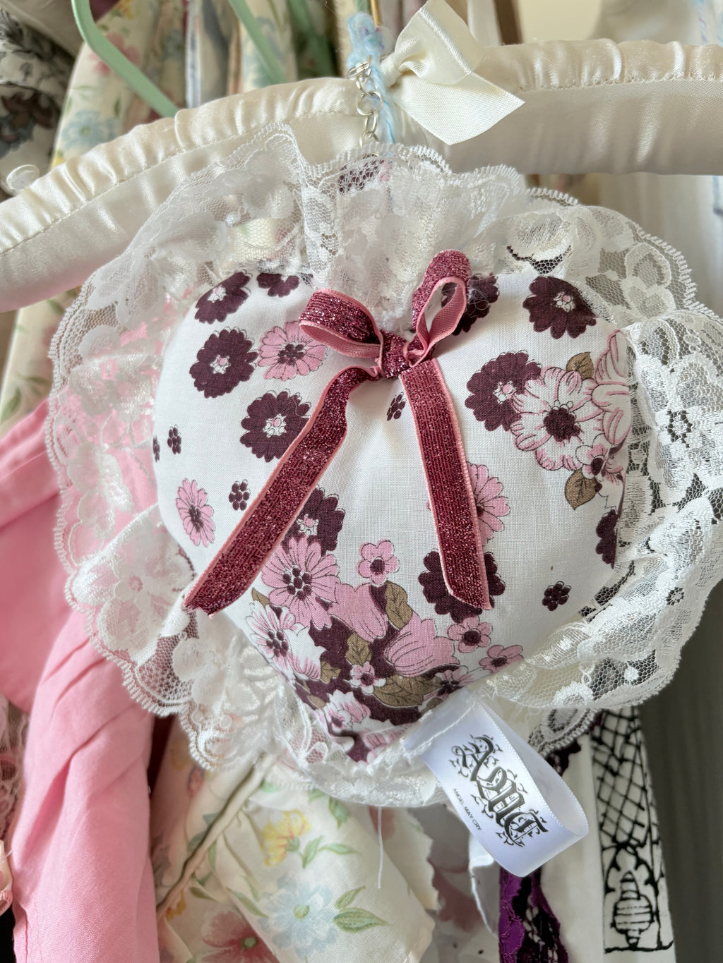 Floral lace heart shaped keyring