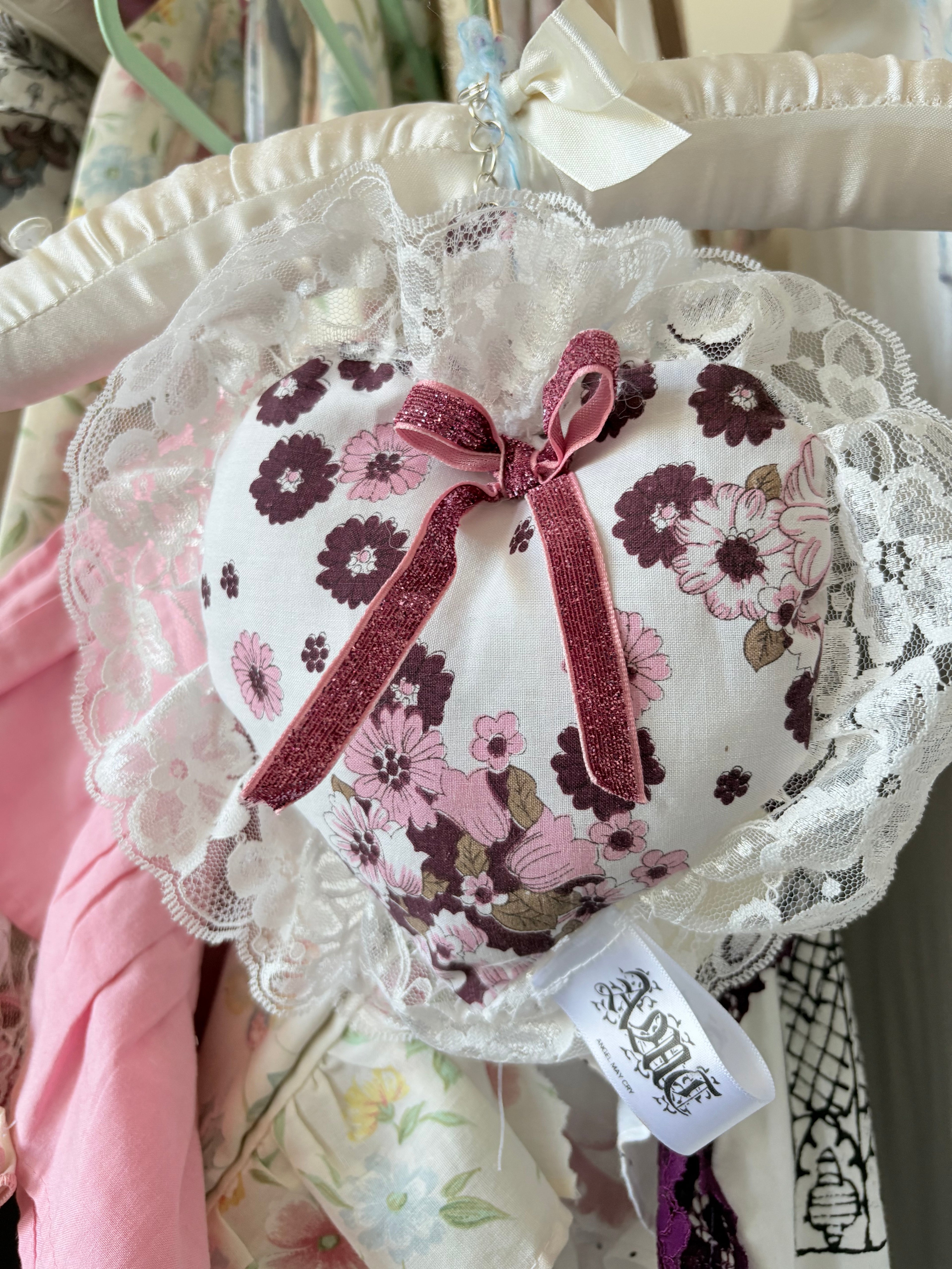 Floral lace heart shaped keyring