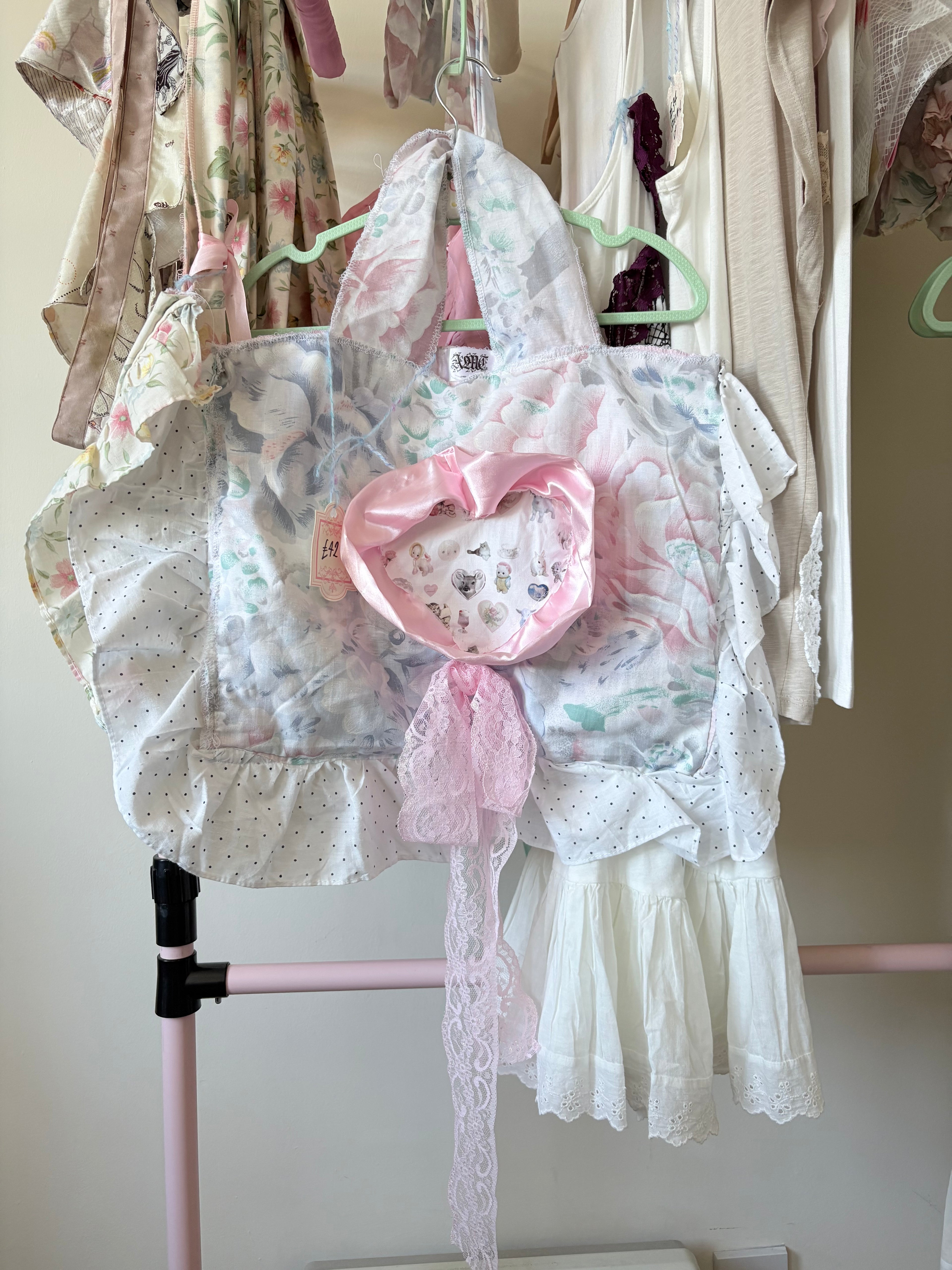 Vintage pastel pillow bag with trinket motif