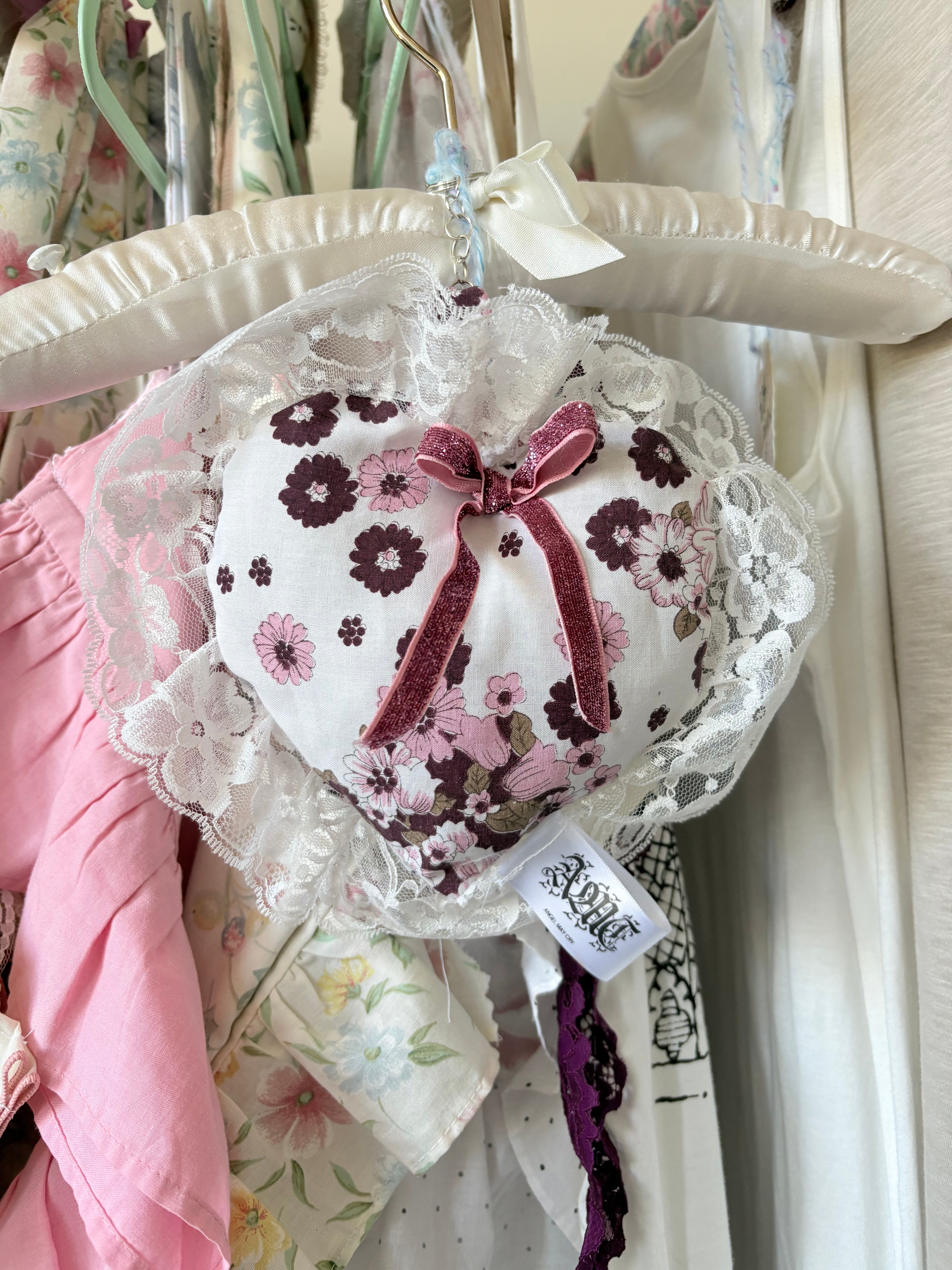 Floral lace heart shaped keyring