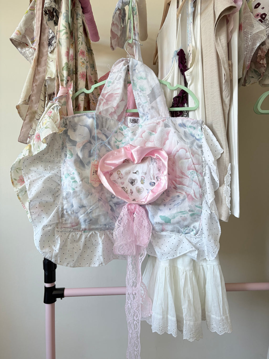 Vintage pastel pillow bag with trinket motif
