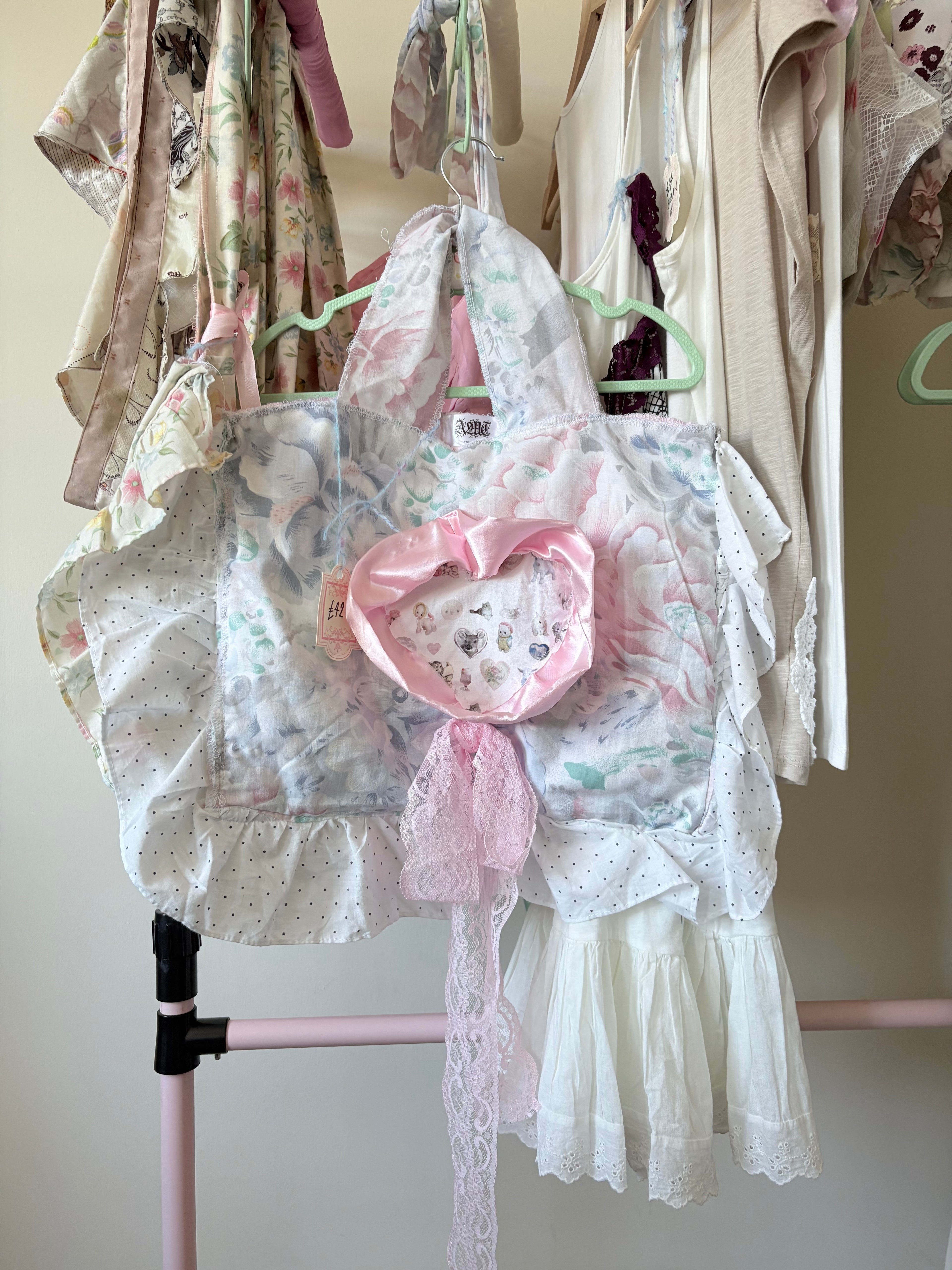 Vintage pastel pillow bag with trinket motif