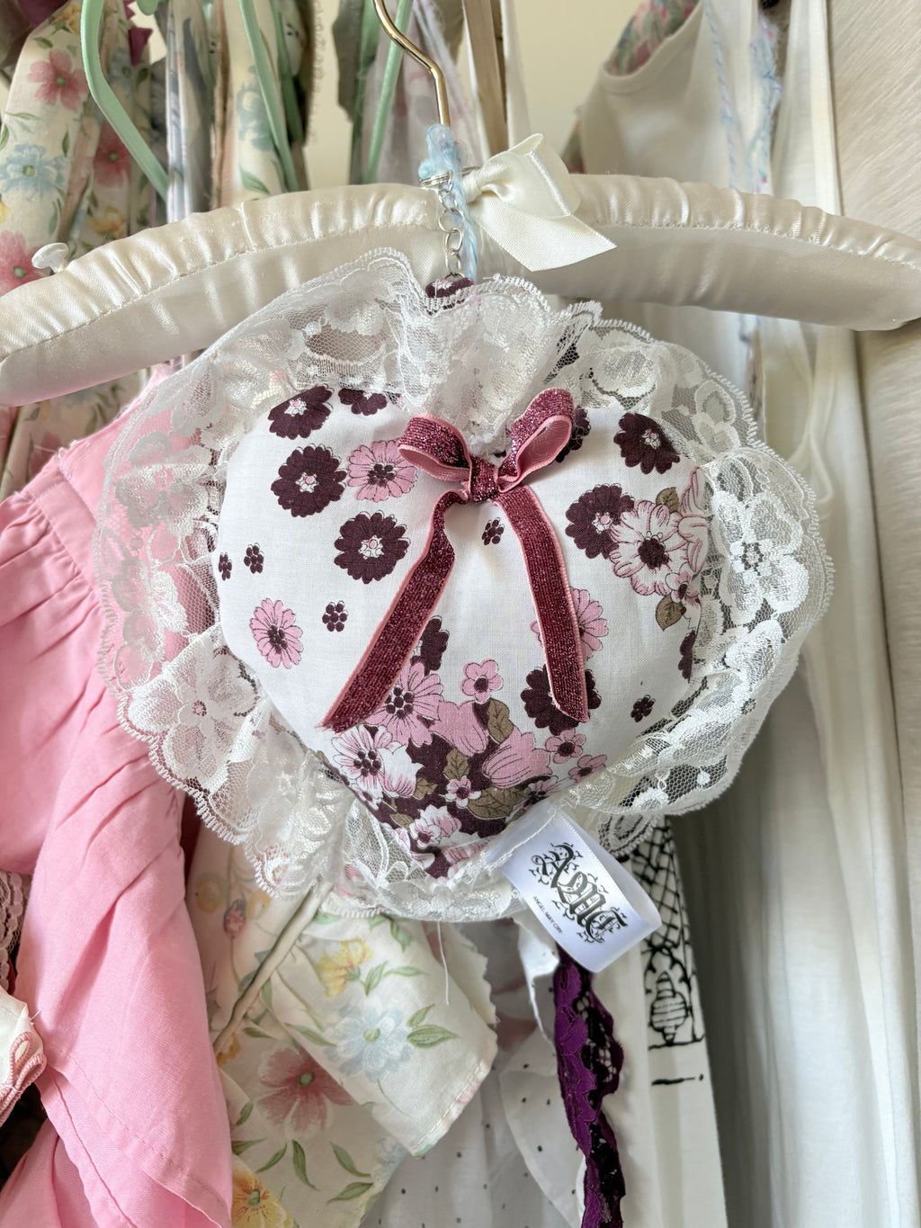 Floral lace heart shaped keyring
