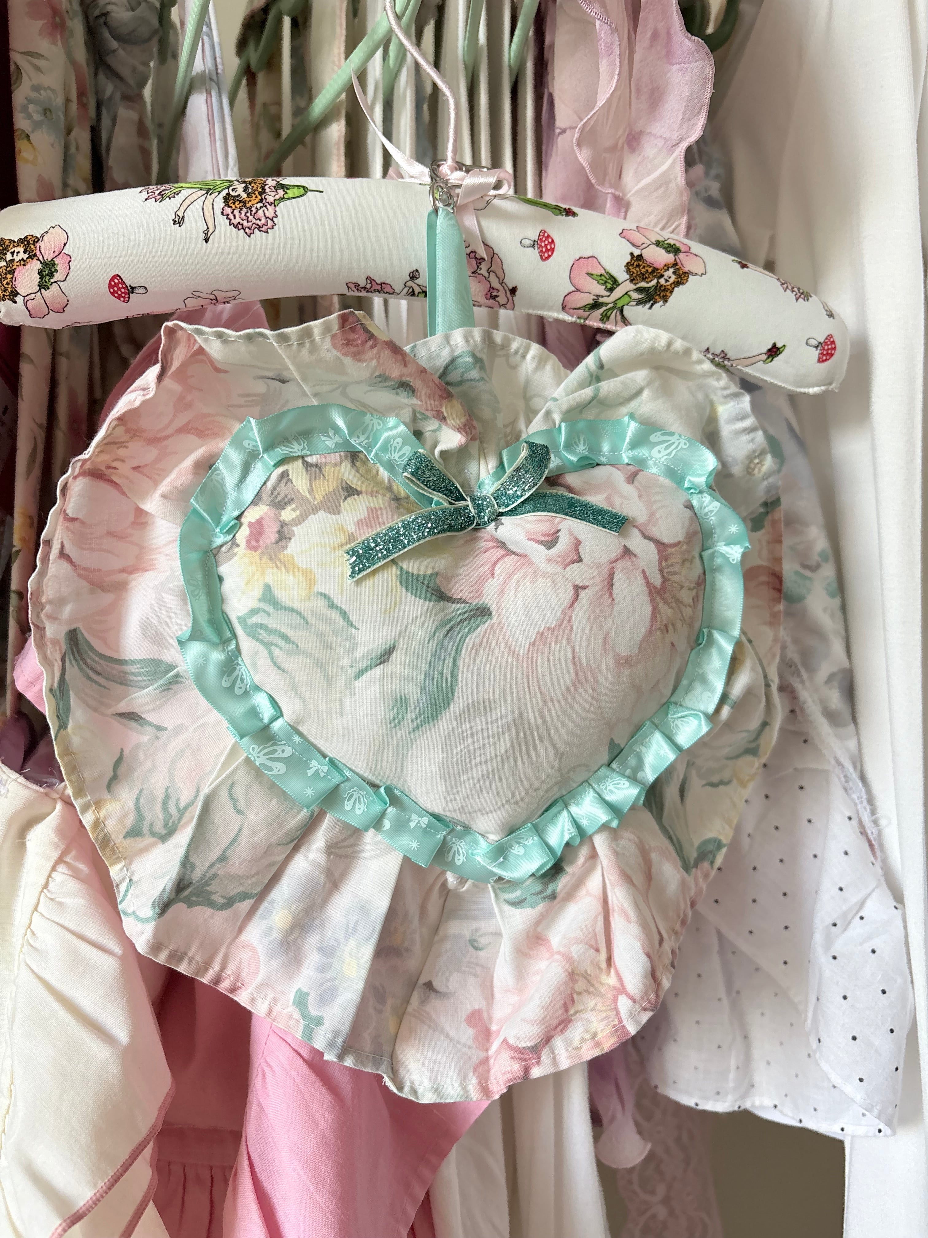 80’s ruffled heart cushion keyring